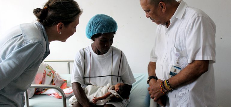 Visita de la primera dama de la nación al área de pediatría